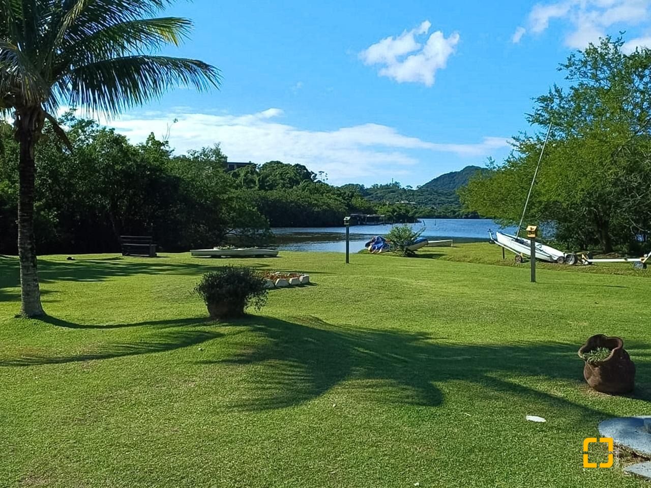 Casa de Condomínio com 73m², 2 quartos, 1 garagem, no bairro Lagoa da Conceição em Florianópolis