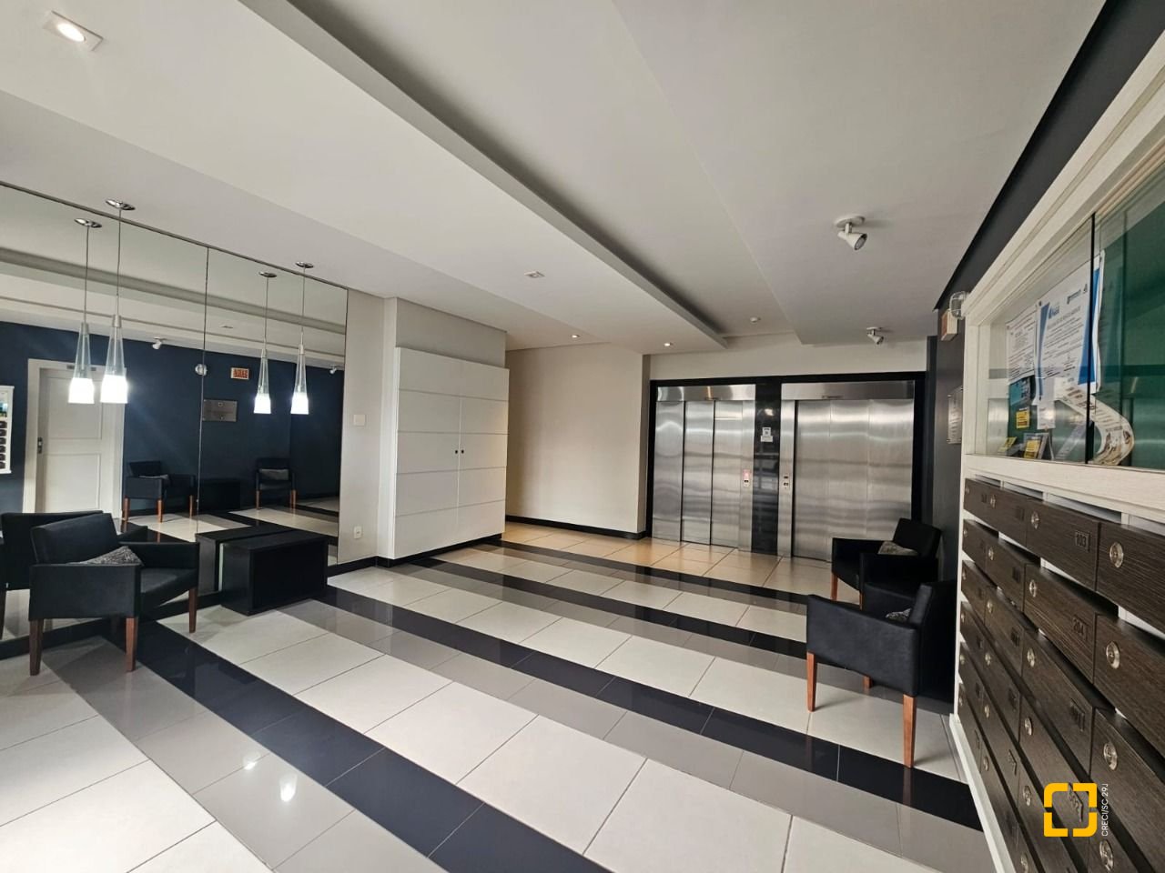 Cobertura com 116m², 3 quartos (sendo 1 suíte), 2 garagens, no bairro Capoeiras em Florianópolis