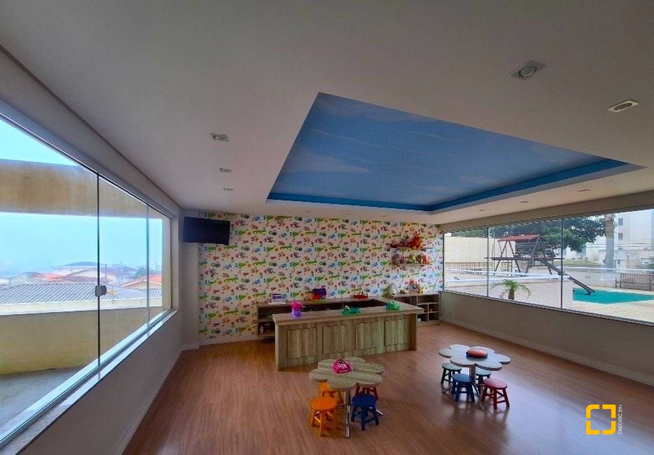 Cobertura com 116m², 3 quartos (sendo 1 suíte), 2 garagens, no bairro Capoeiras em Florianópolis