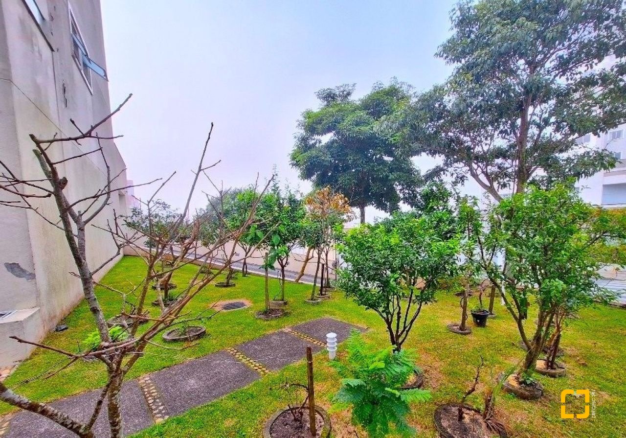 Cobertura com 116m², 3 quartos (sendo 1 suíte), 2 garagens, no bairro Capoeiras em Florianópolis