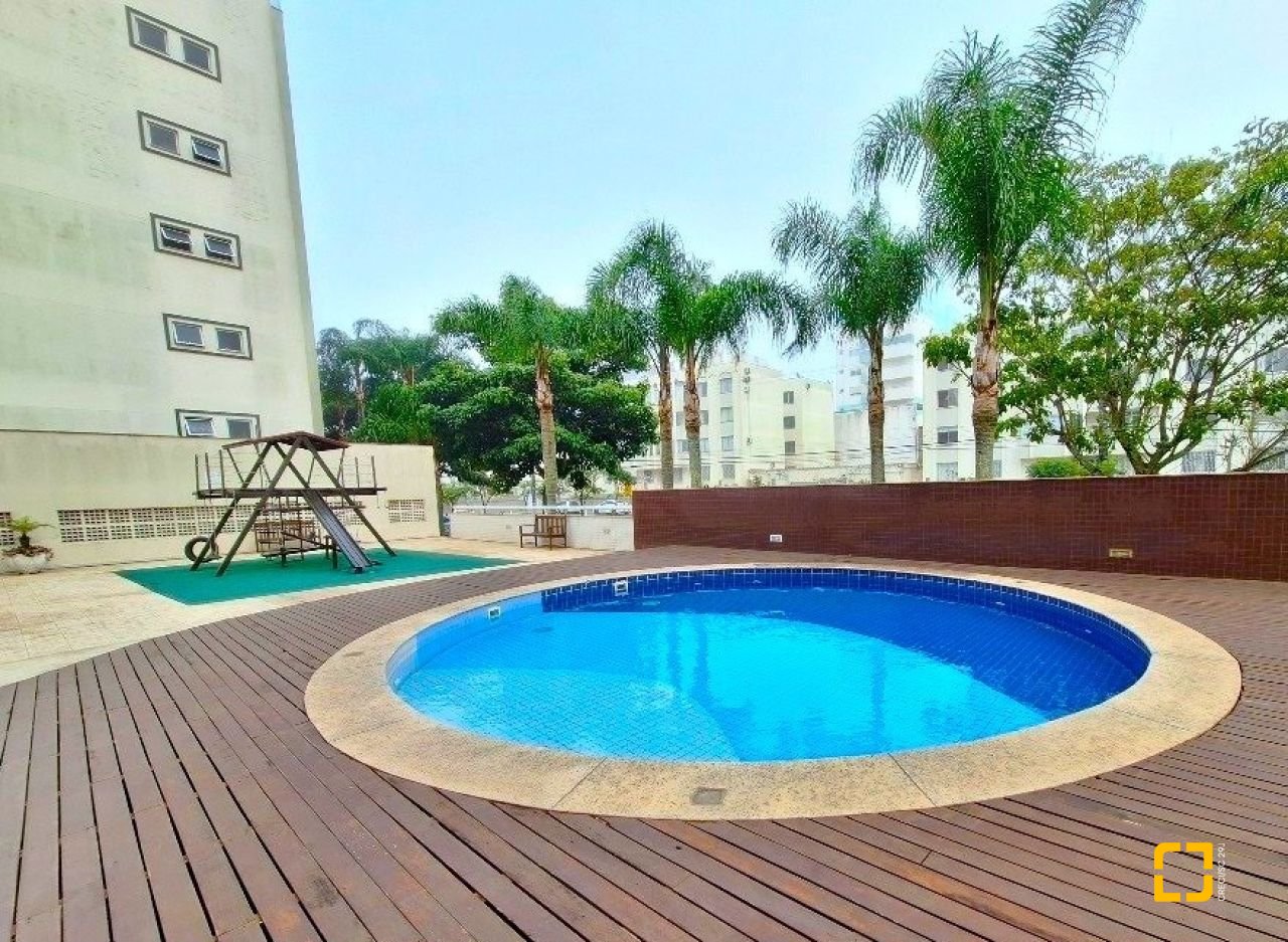 Cobertura com 116m², 3 quartos (sendo 1 suíte), 2 garagens, no bairro Capoeiras em Florianópolis