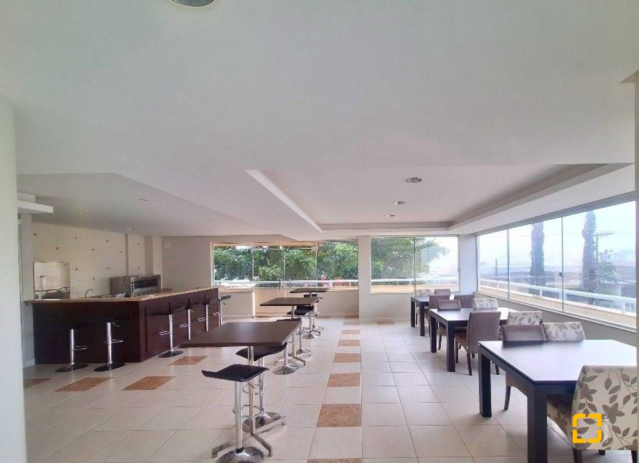 Cobertura com 116m², 3 quartos (sendo 1 suíte), 2 garagens, no bairro Capoeiras em Florianópolis