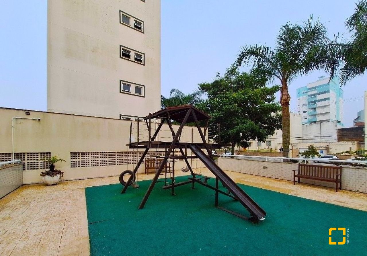 Cobertura com 116m², 3 quartos (sendo 1 suíte), 2 garagens, no bairro Capoeiras em Florianópolis