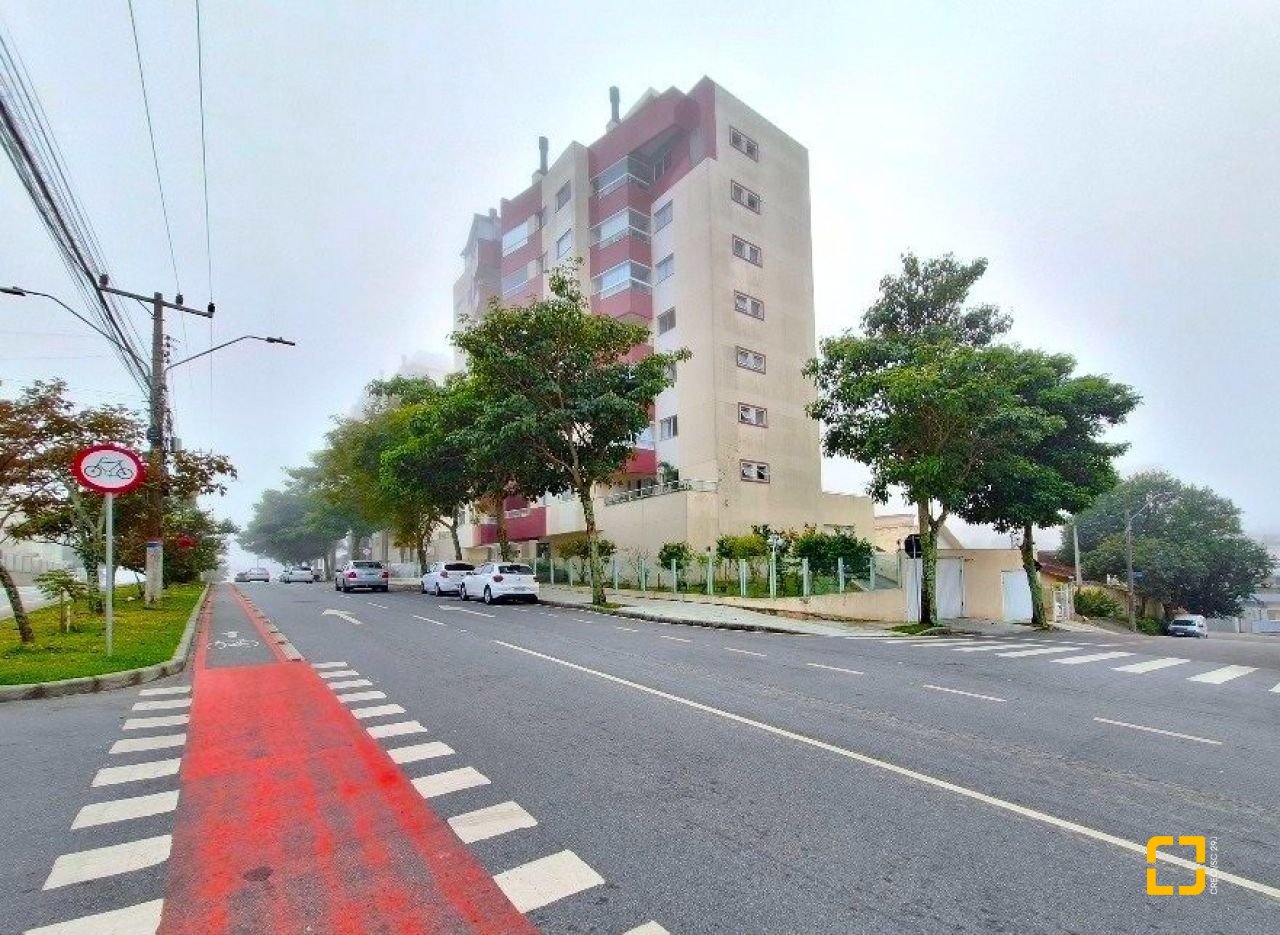 Cobertura com 116m², 3 quartos (sendo 1 suíte), 2 garagens, no bairro Capoeiras em Florianópolis