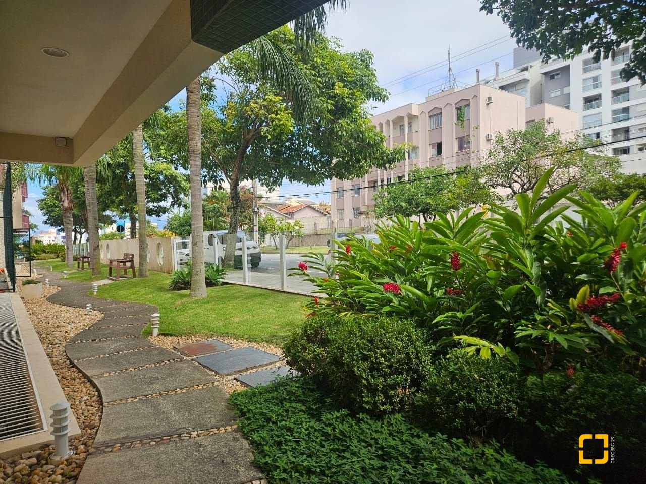 Cobertura com 116m², 3 quartos (sendo 1 suíte), 2 garagens, no bairro Capoeiras em Florianópolis