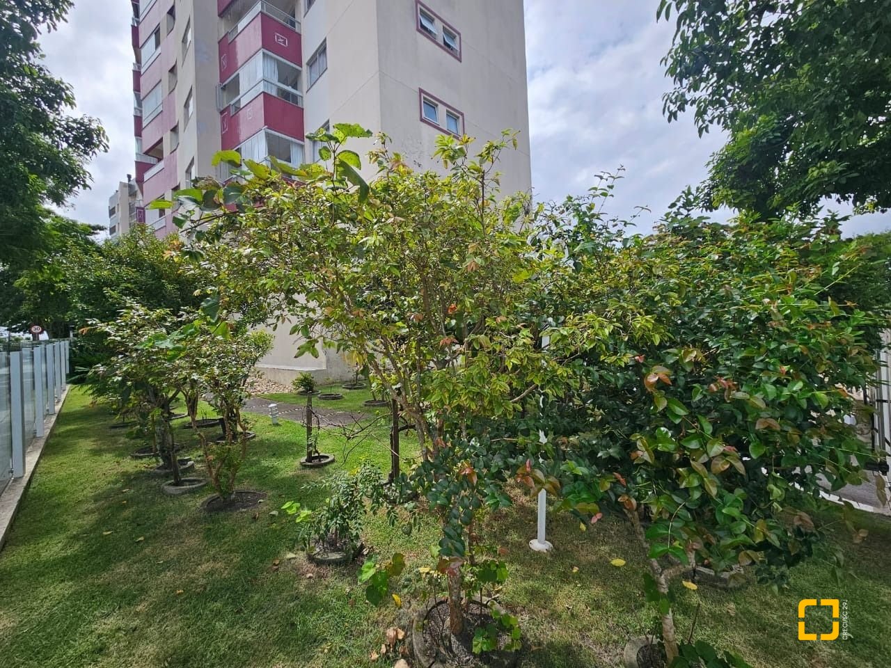 Cobertura com 116m², 3 quartos (sendo 1 suíte), 2 garagens, no bairro Capoeiras em Florianópolis