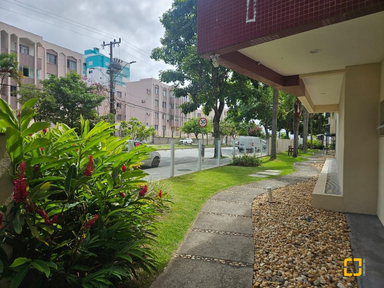 Cobertura com 116m², 3 quartos (sendo 1 suíte), 2 garagens, no bairro Capoeiras em Florianópolis