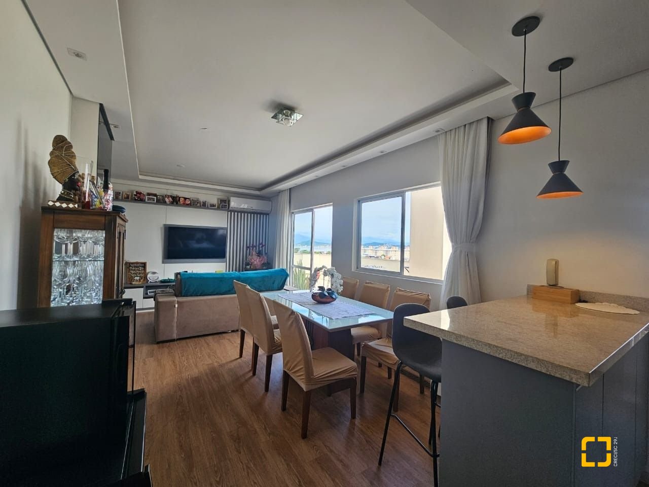 Cobertura com 116m², 3 quartos (sendo 1 suíte), 2 garagens, no bairro Capoeiras em Florianópolis