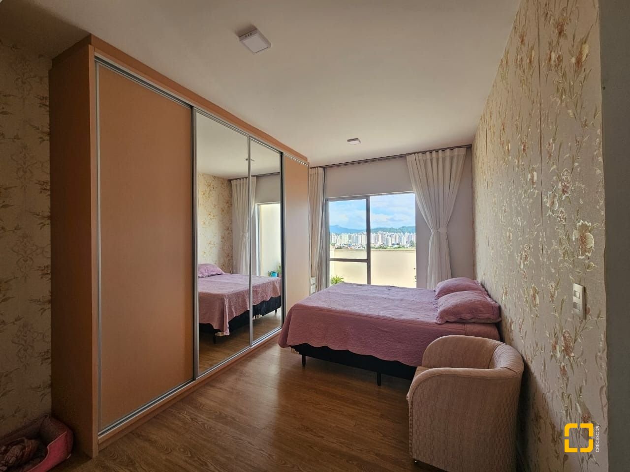 Cobertura com 116m², 3 quartos (sendo 1 suíte), 2 garagens, no bairro Capoeiras em Florianópolis
