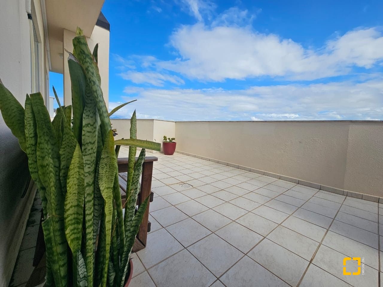 Cobertura com 116m², 3 quartos (sendo 1 suíte), 2 garagens, no bairro Capoeiras em Florianópolis