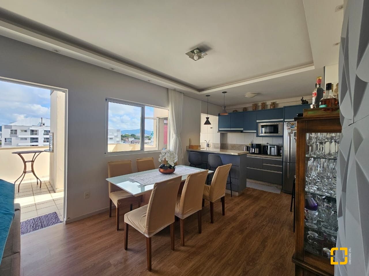 Cobertura com 116m², 3 quartos (sendo 1 suíte), 2 garagens, no bairro Capoeiras em Florianópolis