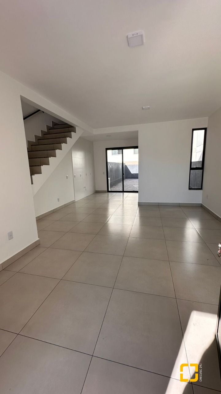 Casa com 105m², 3 quartos (sendo 2 suítes), 1 garagem, no bairro Serraria em São José