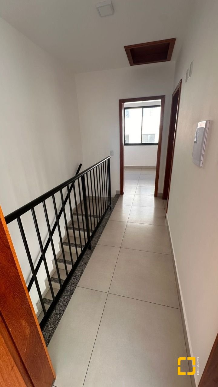 Casa com 105m², 3 quartos (sendo 2 suítes), 1 garagem, no bairro Serraria em São José