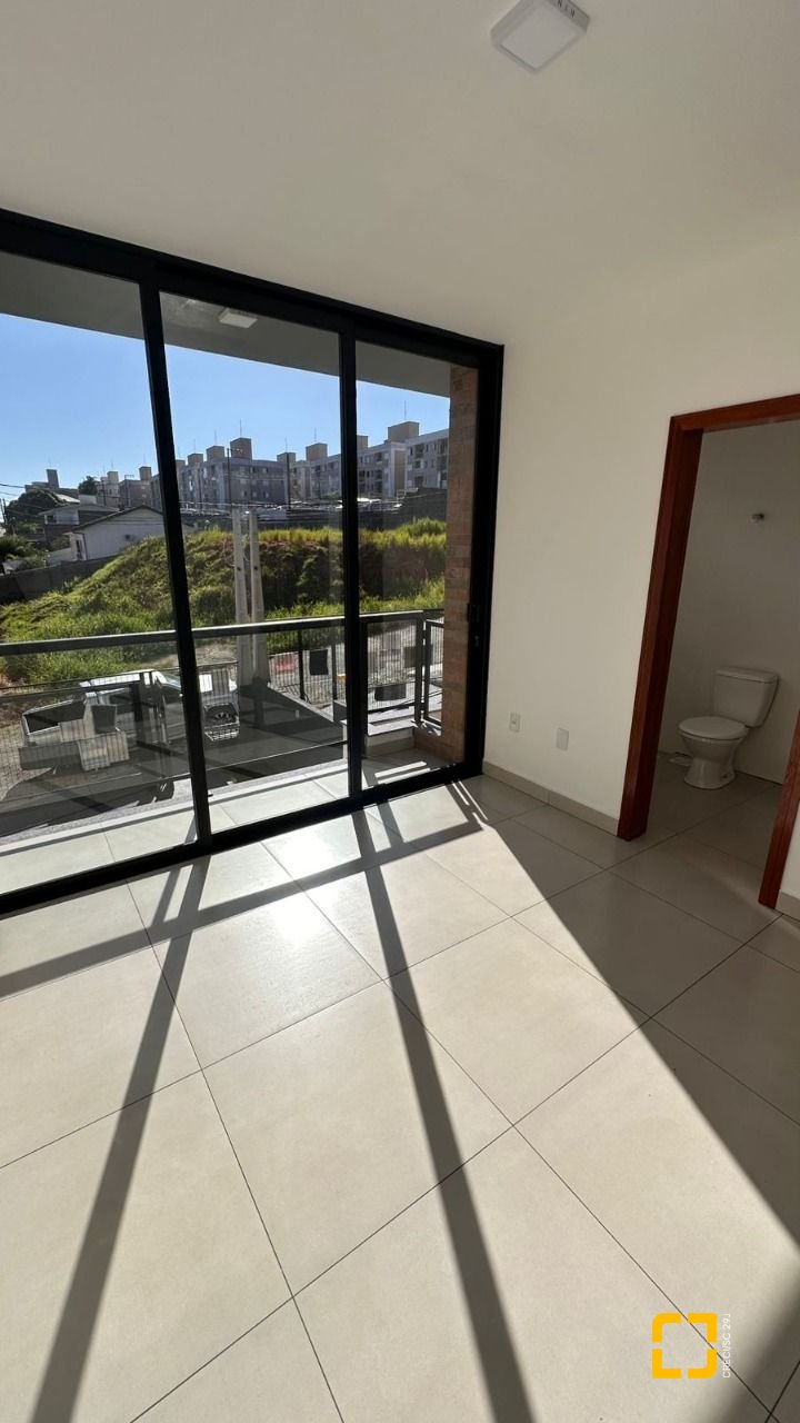 Casa com 105m², 3 quartos (sendo 2 suítes), 1 garagem, no bairro Serraria em São José