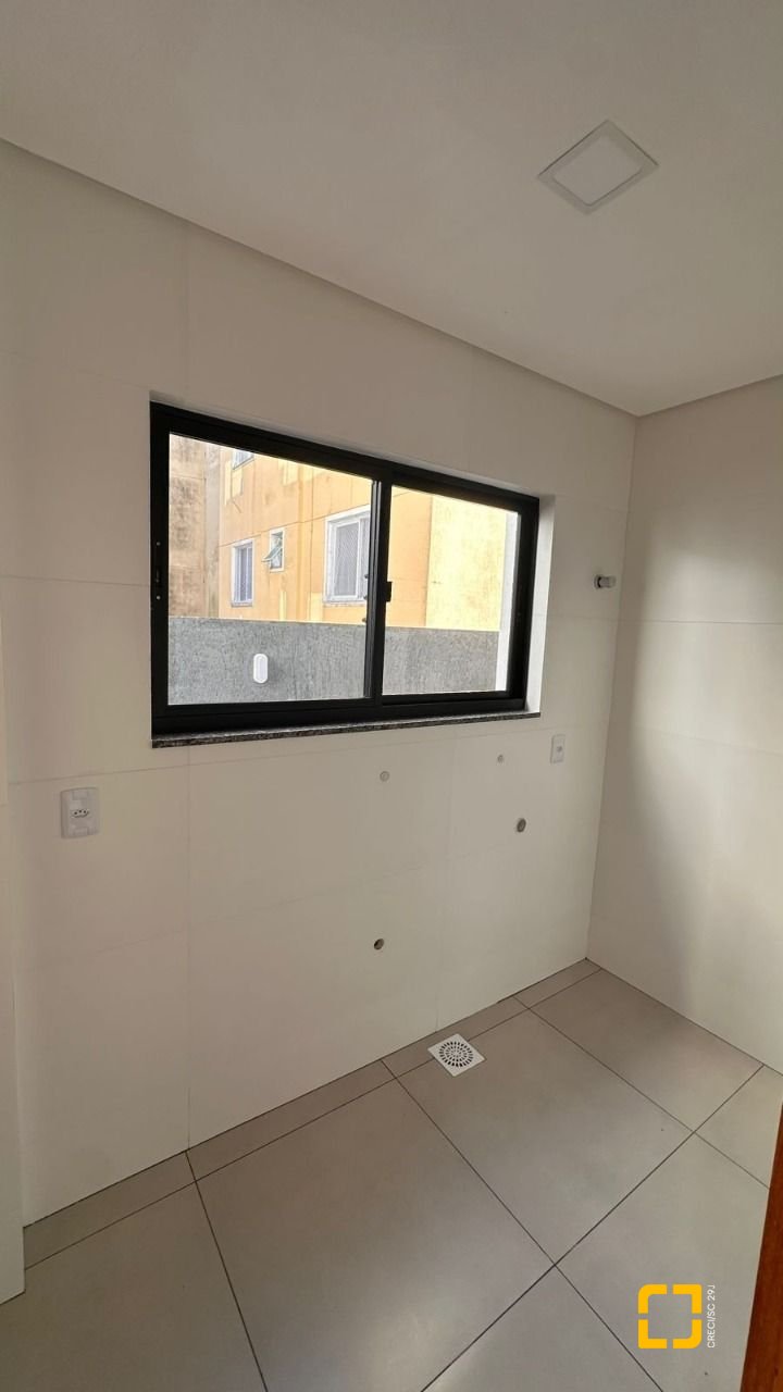 Casa com 105m², 3 quartos (sendo 2 suítes), 1 garagem, no bairro Serraria em São José