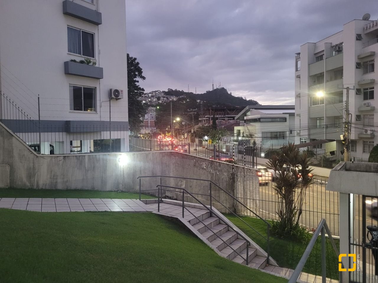 Apartamento com 57m², 2 quartos, 1 garagem, no bairro Carvoeira em Florianópolis