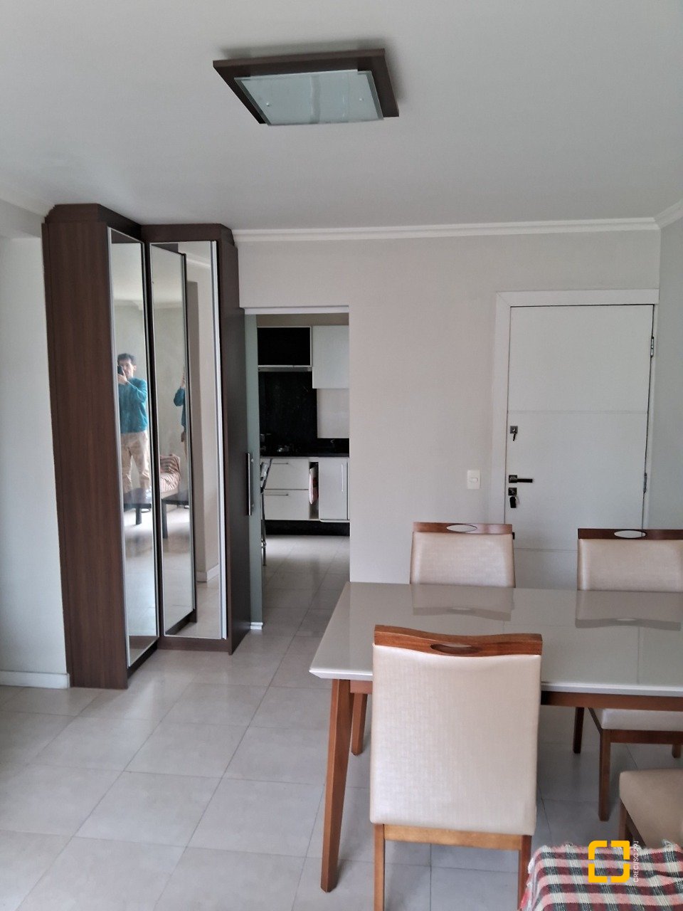 Apartamento com 57m², 2 quartos, 1 garagem, no bairro Carvoeira em Florianópolis