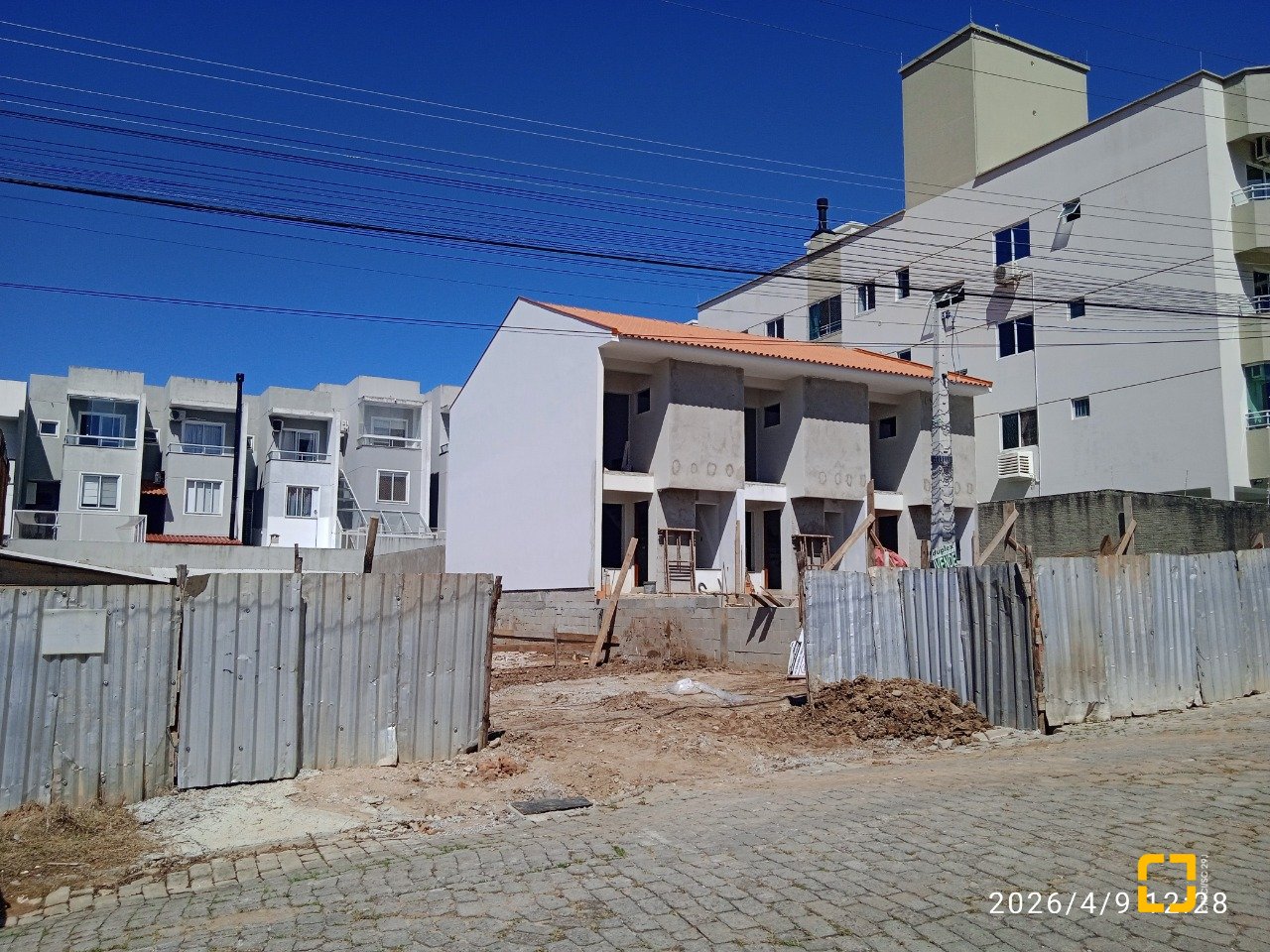 Casa com 70m², 2 quartos (sendo 2 suítes), 1 garagem, no bairro Areias em São José