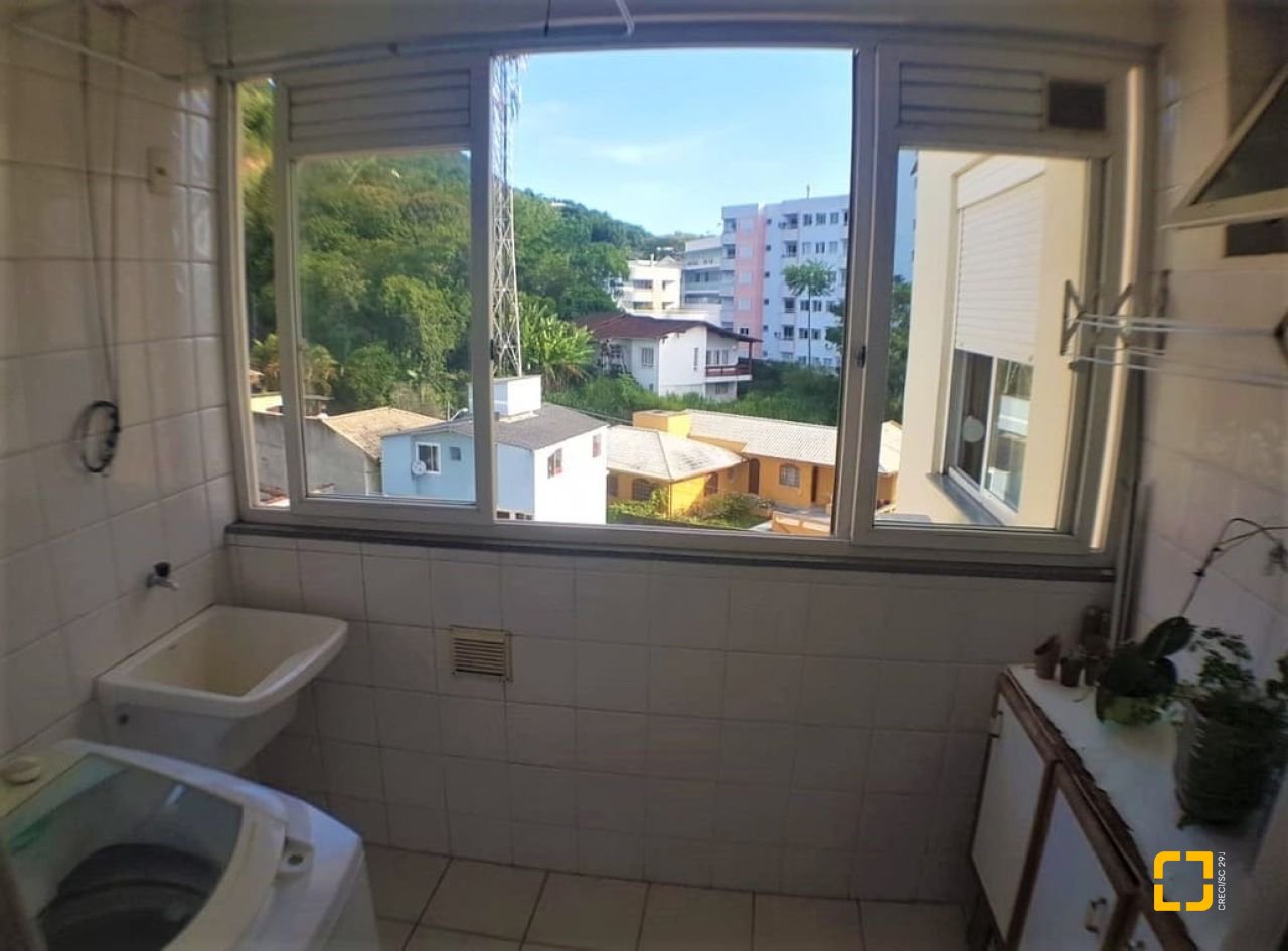 Cobertura com 150m², 3 quartos (sendo 1 suíte), 2 garagens, no bairro Pantanal em Florianópolis