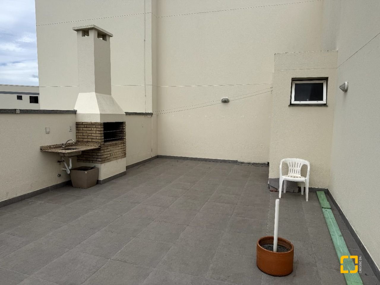 Cobertura com 150m², 3 quartos (sendo 1 suíte), 2 garagens, no bairro Pantanal em Florianópolis