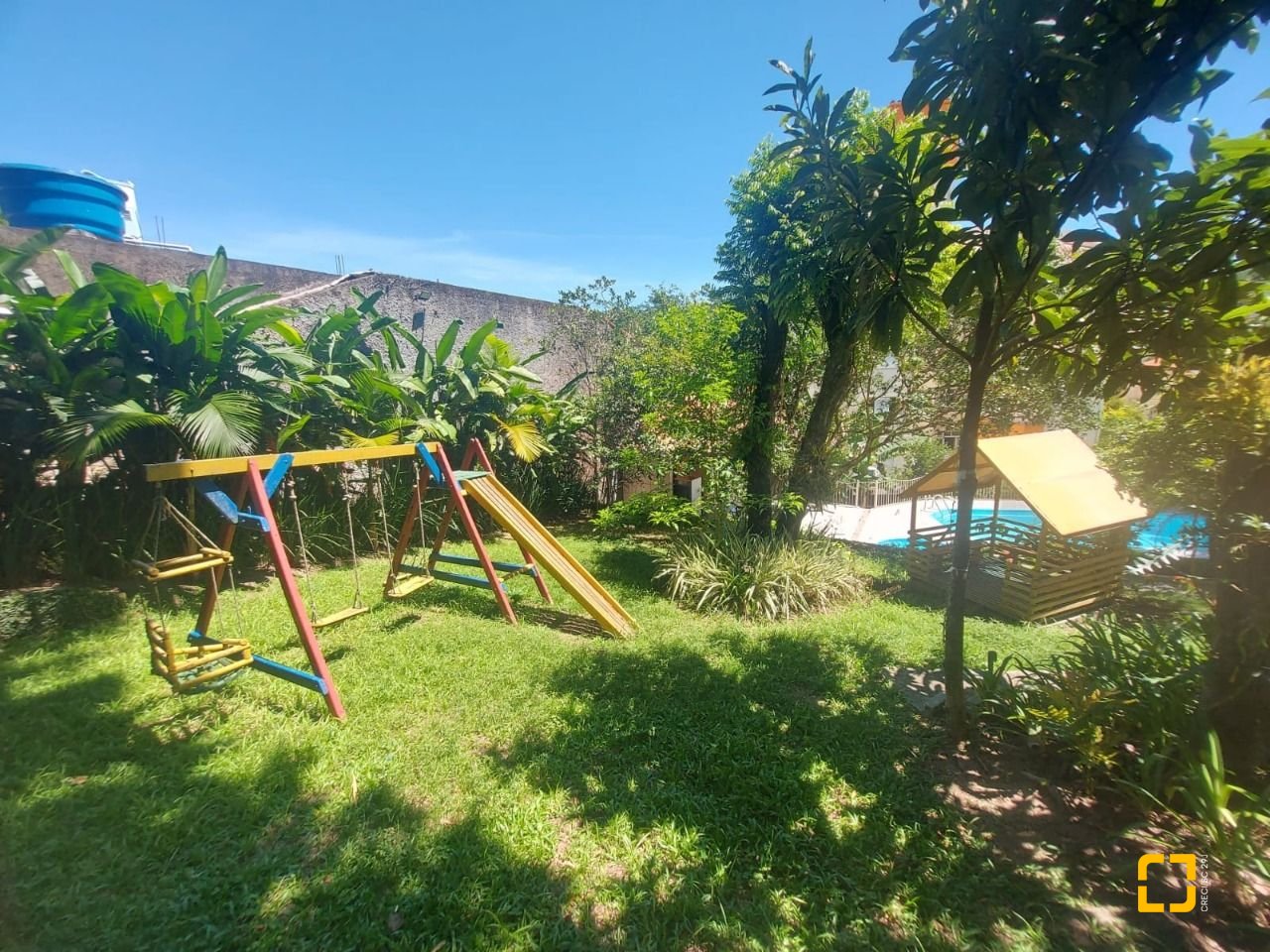Cobertura com 150m², 3 quartos (sendo 1 suíte), 2 garagens, no bairro Pantanal em Florianópolis