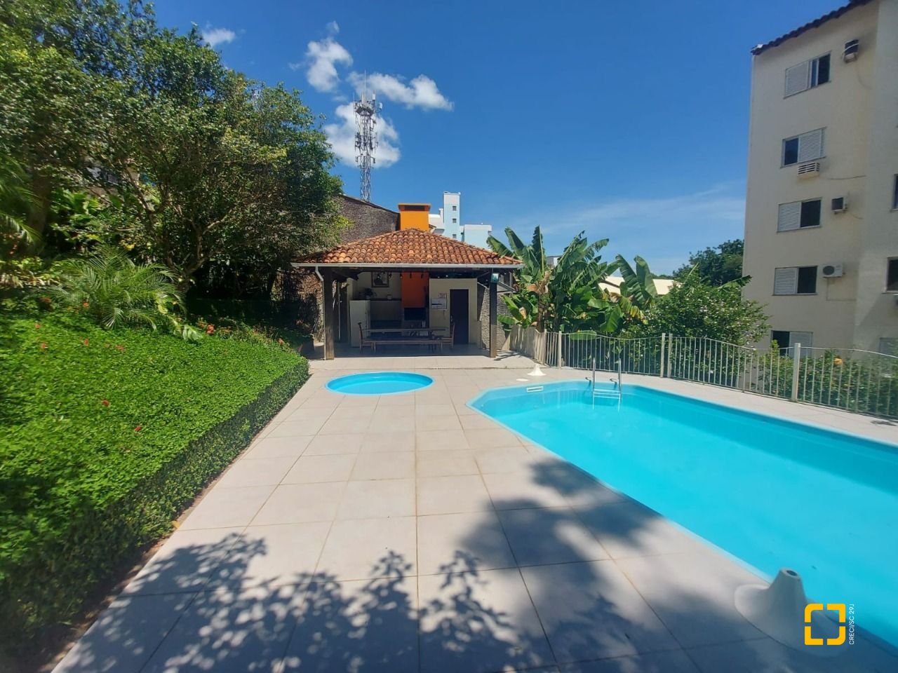 Cobertura com 150m², 3 quartos (sendo 1 suíte), 2 garagens, no bairro Pantanal em Florianópolis