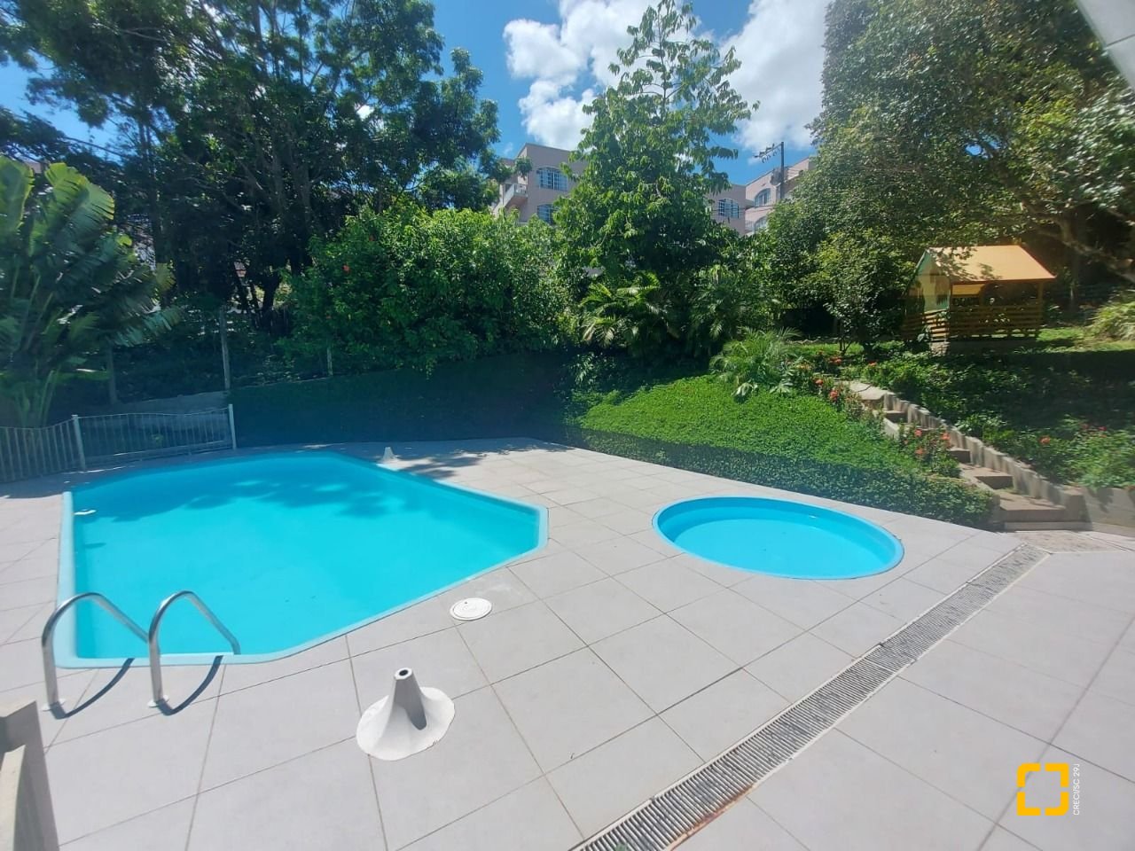 Cobertura com 150m², 3 quartos (sendo 1 suíte), 2 garagens, no bairro Pantanal em Florianópolis