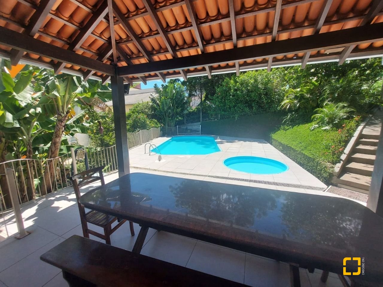 Cobertura com 150m², 3 quartos (sendo 1 suíte), 2 garagens, no bairro Pantanal em Florianópolis