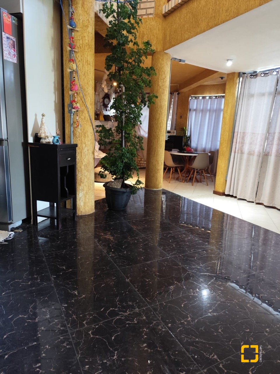 Casa com 378m², 4 quartos (sendo 4 suítes), 3 garagens, no bairro Ponta de Baixo em São José