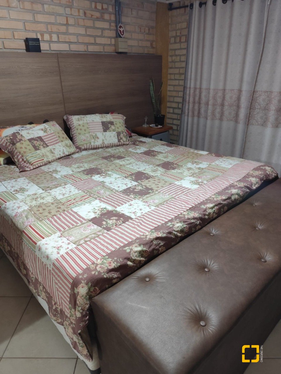 Casa com 378m², 4 quartos (sendo 4 suítes), 3 garagens, no bairro Ponta de Baixo em São José