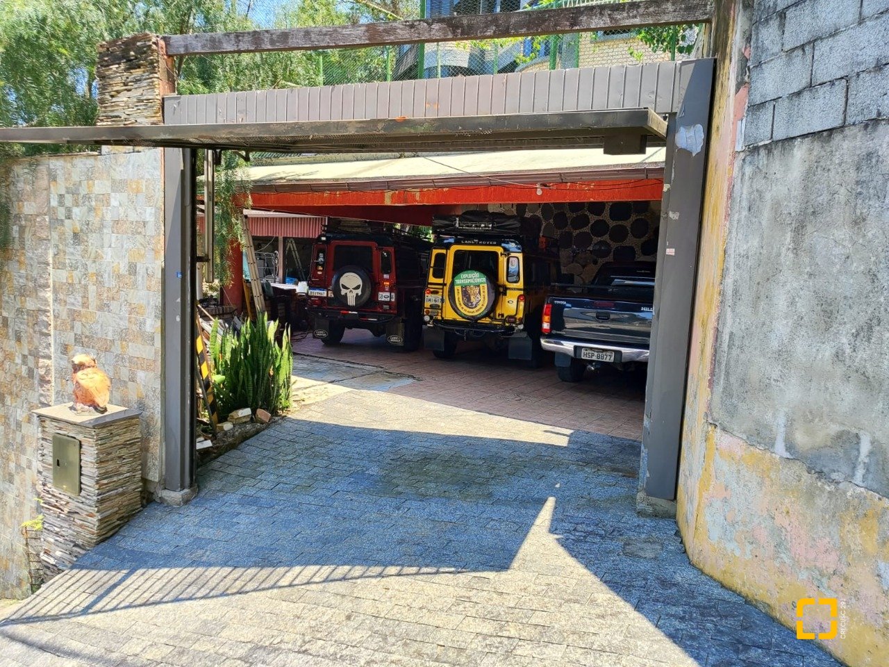 Casa com 378m², 4 quartos (sendo 4 suítes), 3 garagens, no bairro Ponta de Baixo em São José