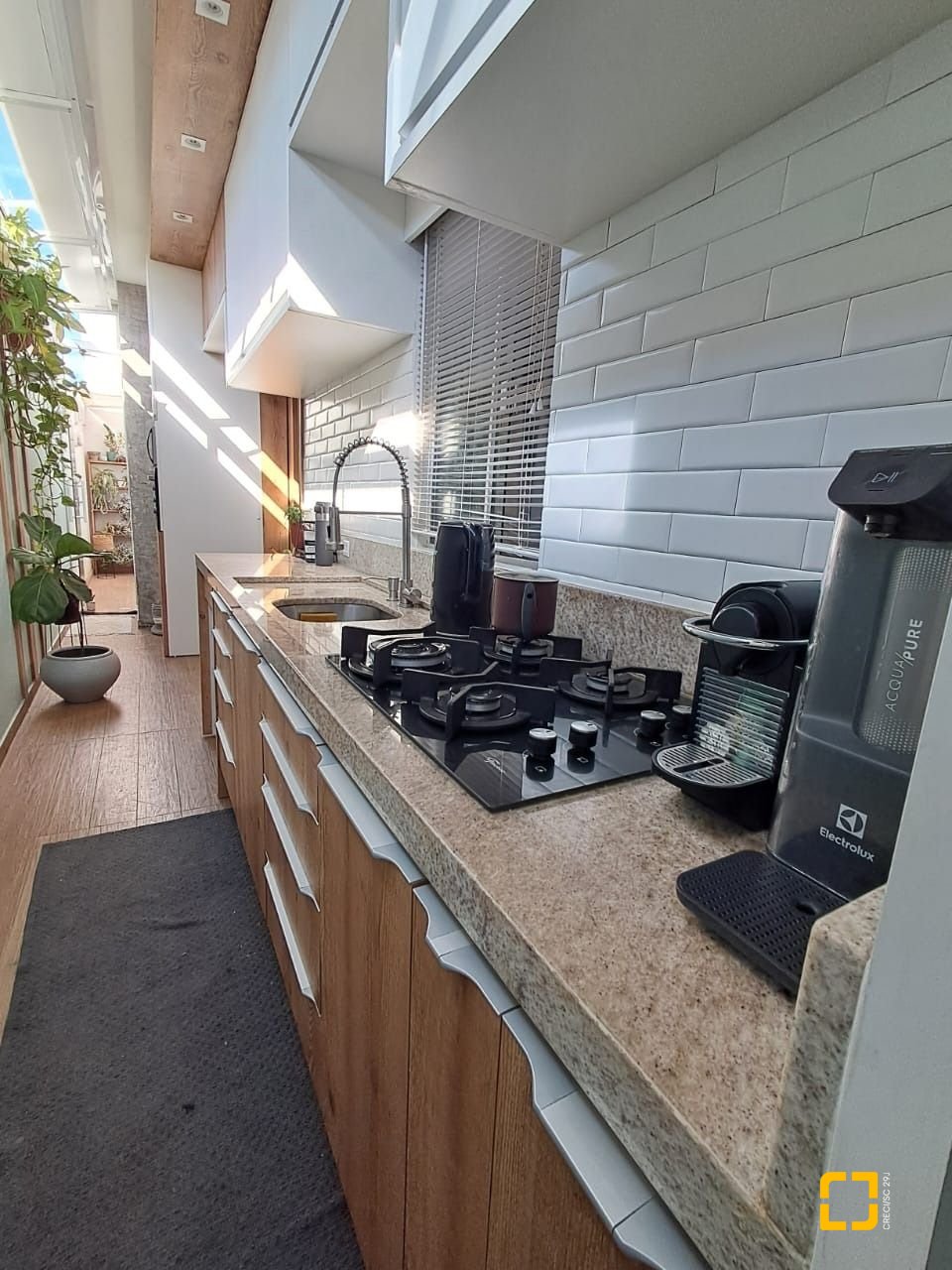 Apartamento com 99m², 5 quartos (sendo 2 suítes), 1 garagem, no bairro Ingleses em Florianópolis