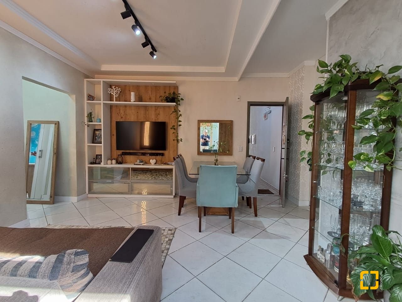 Apartamento com 99m², 5 quartos (sendo 2 suítes), 1 garagem, no bairro Ingleses em Florianópolis