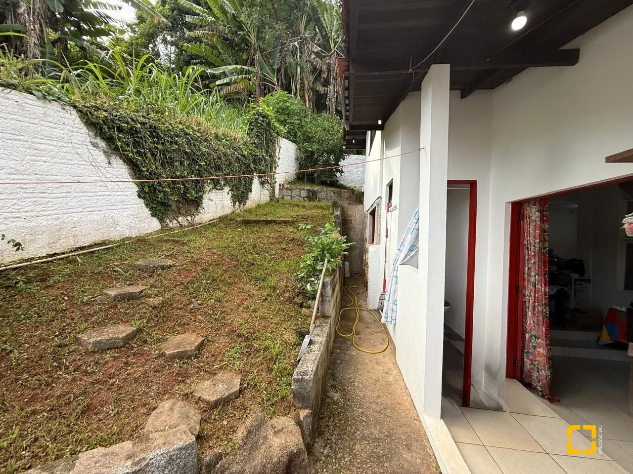 Casa com 154m², 2 quartos (sendo 1 suíte), 1 garagem, no bairro Ponta de Baixo em São José