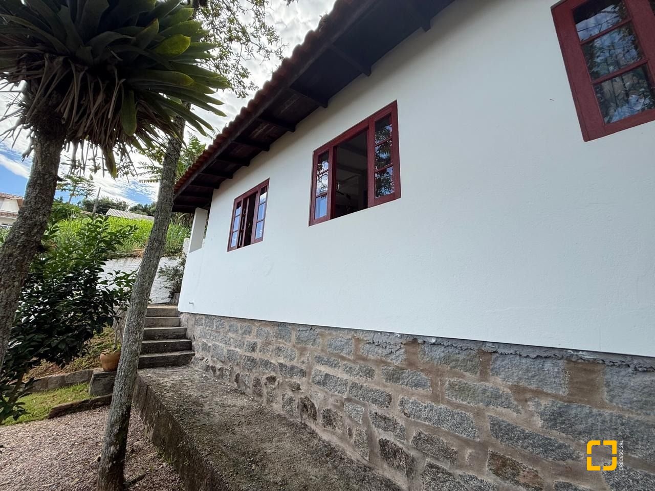 Casa com 154m², 2 quartos (sendo 1 suíte), 1 garagem, no bairro Ponta de Baixo em São José