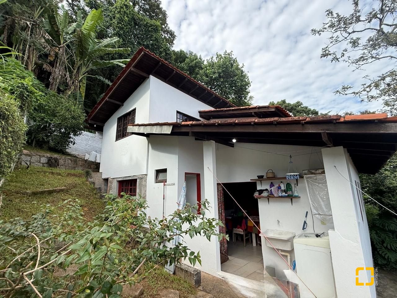 Casa com 154m², 2 quartos (sendo 1 suíte), 1 garagem, no bairro Ponta de Baixo em São José