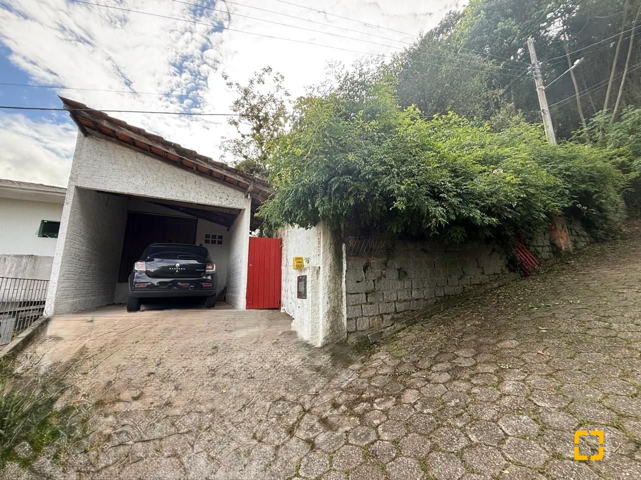 Casa com 154m², 2 quartos (sendo 1 suíte), 1 garagem, no bairro Ponta de Baixo em São José