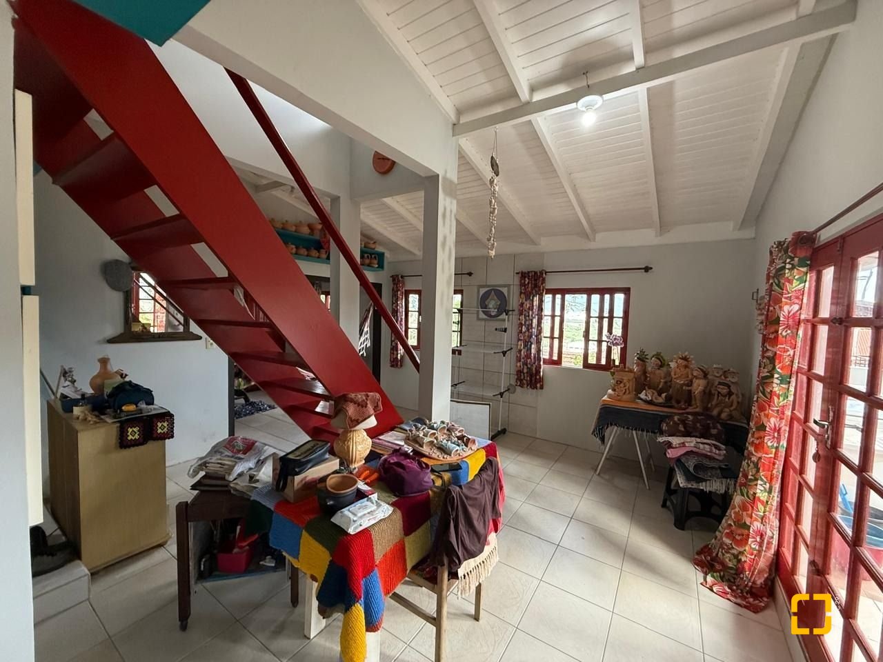 Casa com 154m², 2 quartos (sendo 1 suíte), 1 garagem, no bairro Ponta de Baixo em São José