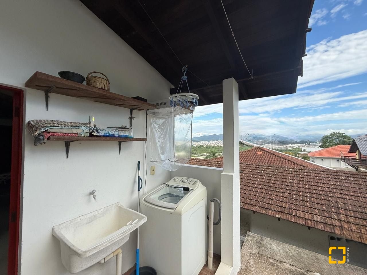 Casa com 154m², 2 quartos (sendo 1 suíte), 1 garagem, no bairro Ponta de Baixo em São José