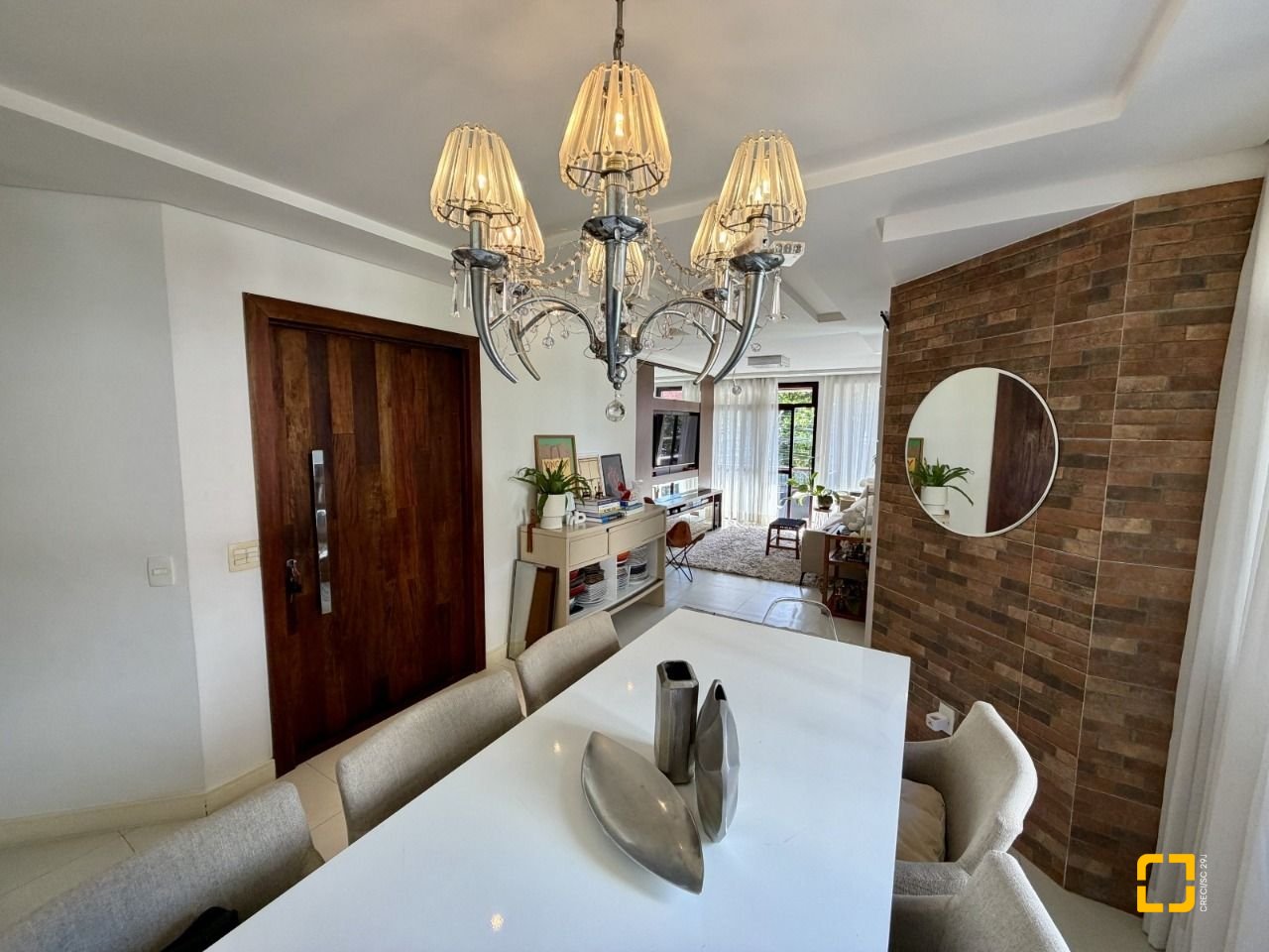 Apartamento com 130m², 6 quartos (sendo 2 suítes), 3 garagens, no bairro Agronômica em Florianópolis