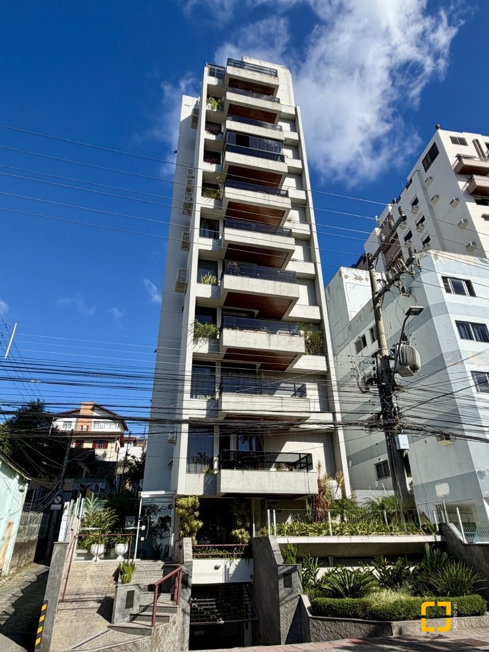 Apartamento com 130m², 6 quartos (sendo 2 suítes), 3 garagens, no bairro Agronômica em Florianópolis