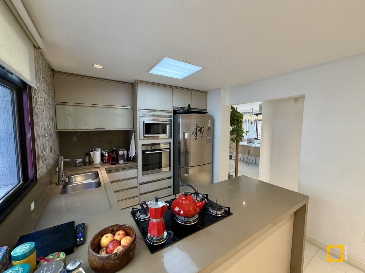 Apartamento com 130m², 6 quartos (sendo 2 suítes), 3 garagens, no bairro Agronômica em Florianópolis