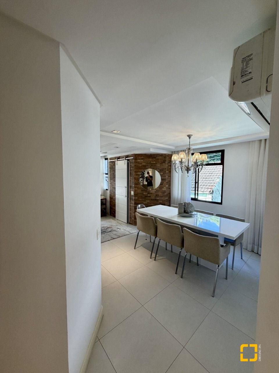 Apartamento com 130m², 6 quartos (sendo 2 suítes), 3 garagens, no bairro Agronômica em Florianópolis