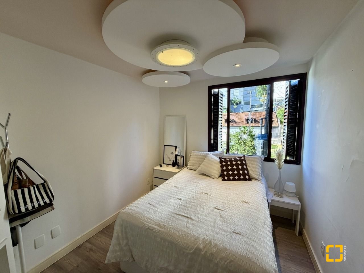 Apartamento com 130m², 6 quartos (sendo 2 suítes), 3 garagens, no bairro Agronômica em Florianópolis