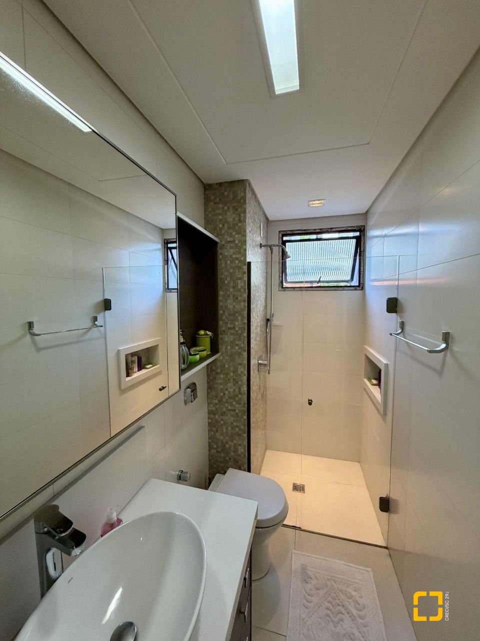 Apartamento com 130m², 6 quartos (sendo 2 suítes), 3 garagens, no bairro Agronômica em Florianópolis
