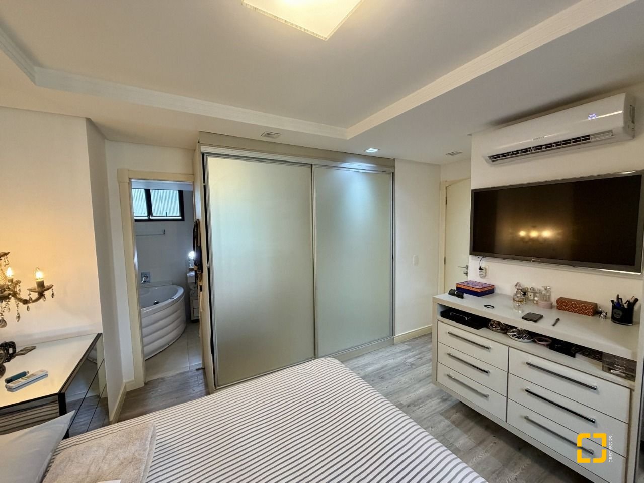 Apartamento com 130m², 6 quartos (sendo 2 suítes), 3 garagens, no bairro Agronômica em Florianópolis