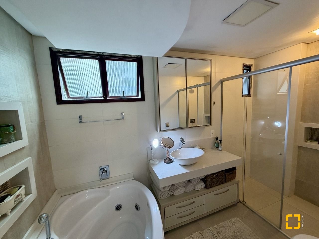 Apartamento com 130m², 6 quartos (sendo 2 suítes), 3 garagens, no bairro Agronômica em Florianópolis