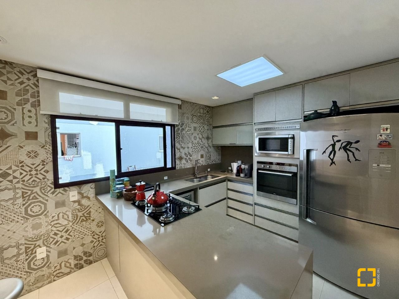 Apartamento com 130m², 6 quartos (sendo 2 suítes), 3 garagens, no bairro Agronômica em Florianópolis