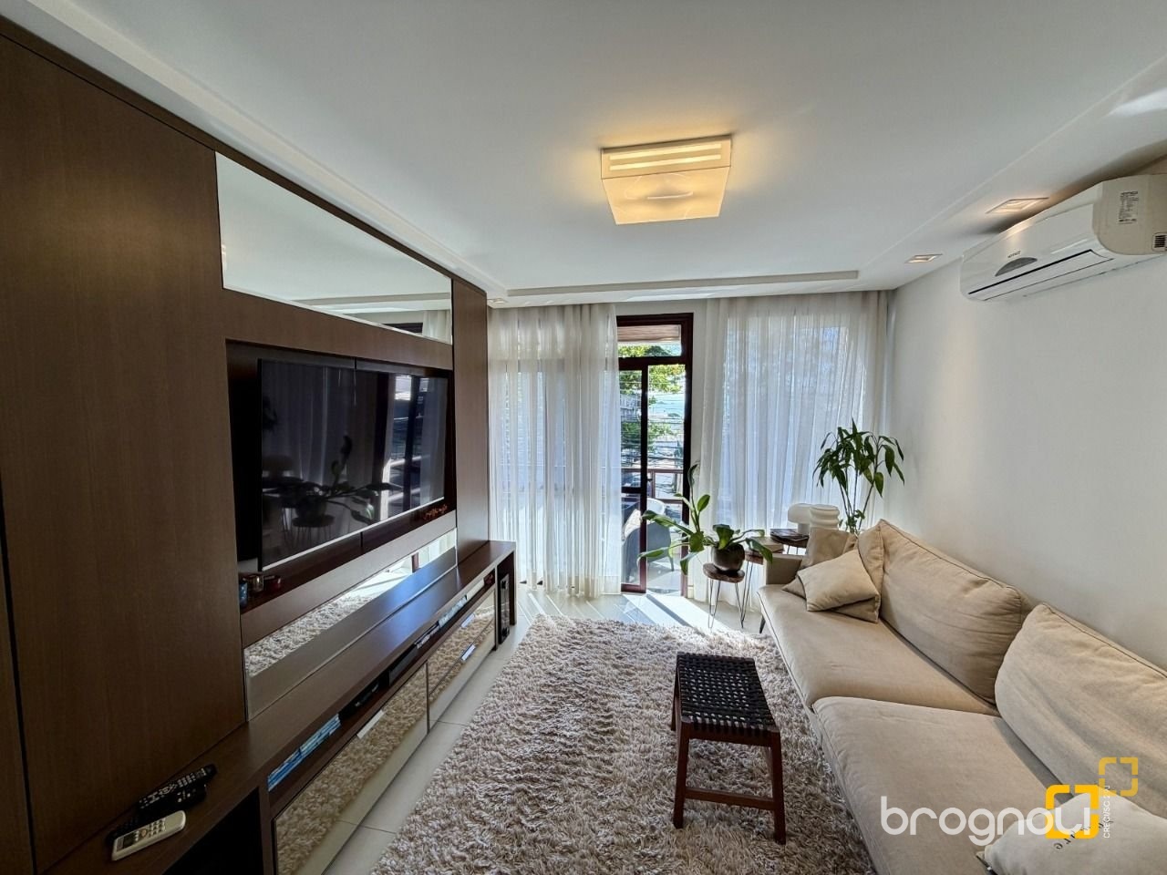 Apartamento com 130m², 4 quartos (sendo 2 suítes), 3 garagens, no bairro Agronômica em Florianópolis