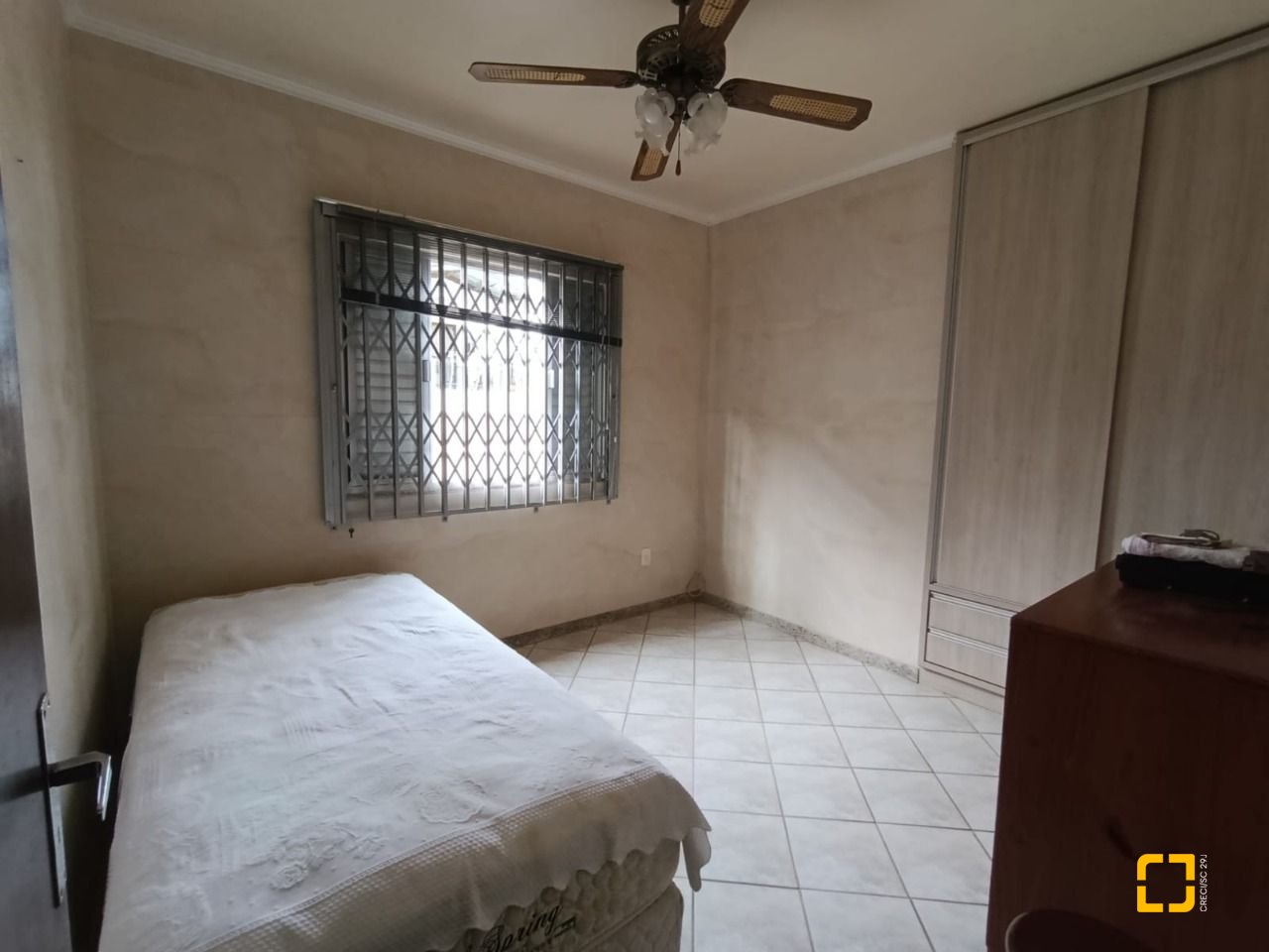 Casa com 139m², 4 quartos (sendo 1 suíte), 2 garagens, no bairro Jardim Atlântico em Florianópolis